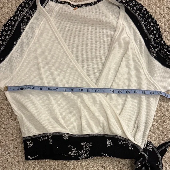 Free People Auxton Wrap Floral Top Black/White 90’s Boho Cottagecore Festival - Picture 13 of 13